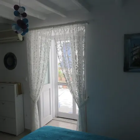 Sarah's * باروس